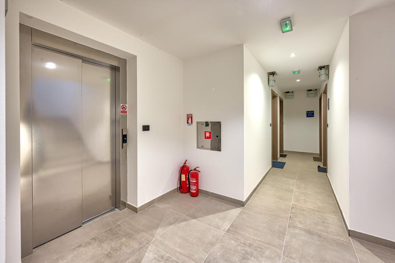 Art Apartment Monvidal Pula Exterior photo